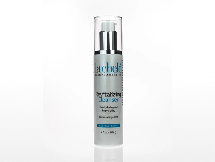 Revitalizing cleanser for ultra-hydration and rejuvenation.